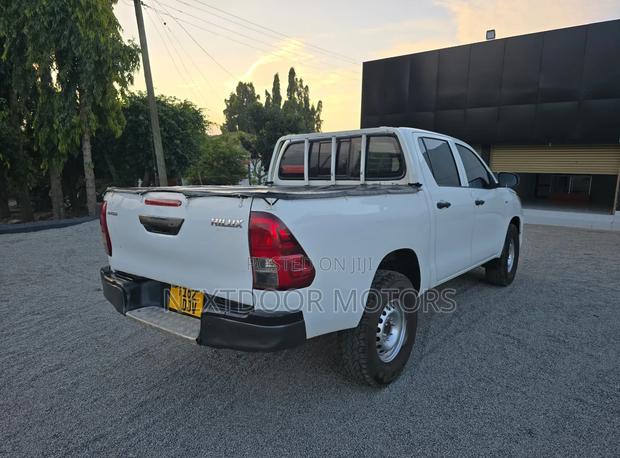 Toyota Hilux 2016 White