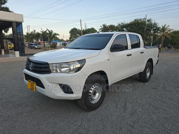 Toyota Hilux 2016 White