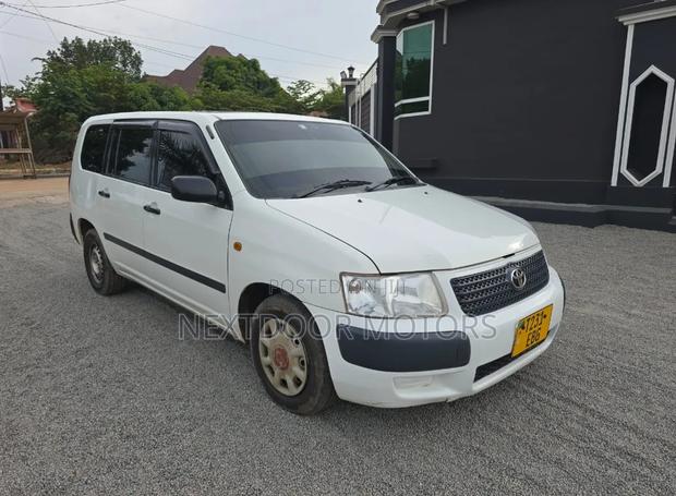 Toyota Succeed 2005 White