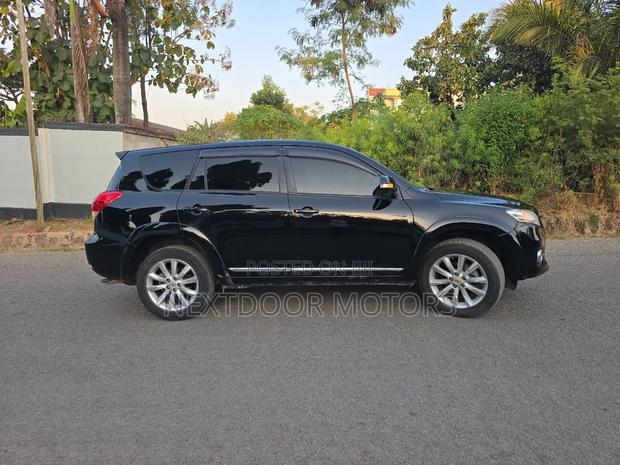 Toyota Vanguard 2010 Black
