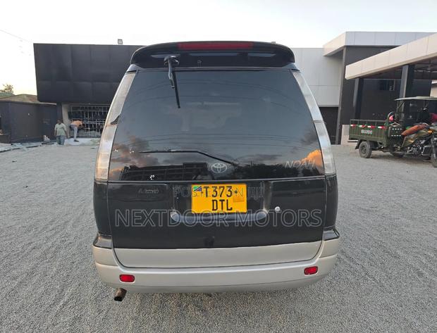 Toyota Noah 2004 Black