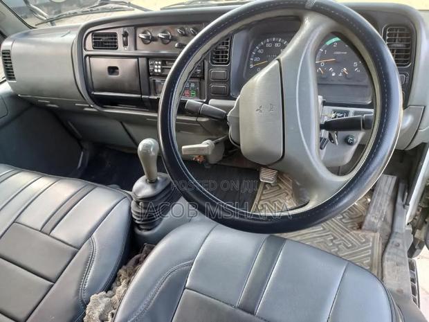 Toyota Hilux 2010 White