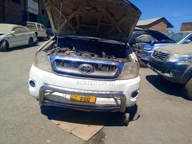 Toyota Hilux 2010 White