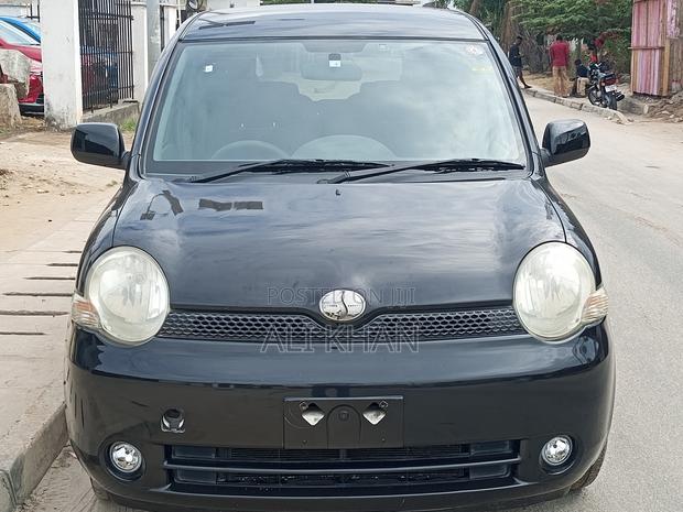 Toyota Sienta 1.5 FWD 2004 Black