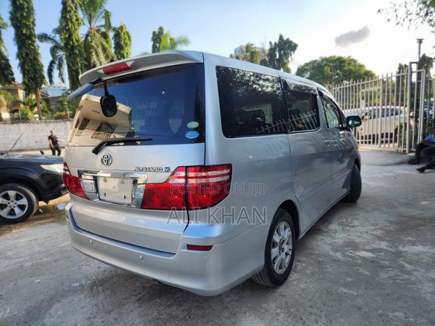 Toyota Alphard 2.4 Petrol AWD 2006 Silver