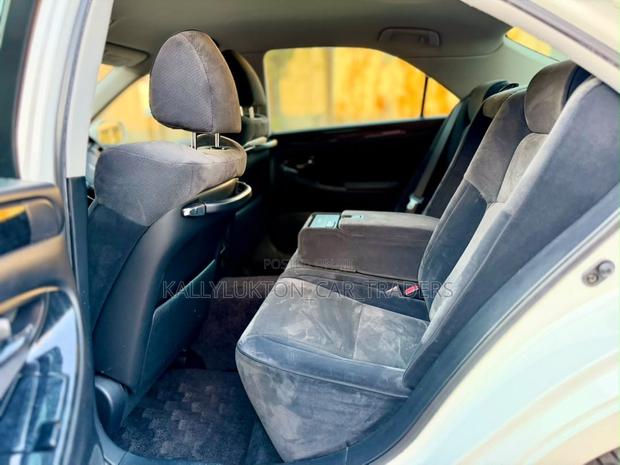 Toyota Crown 2006 White
