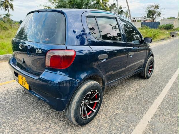 Toyota Vitz 2003 Blue