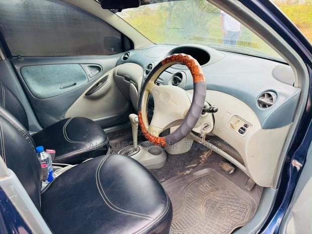Toyota Vitz 2003 Blue