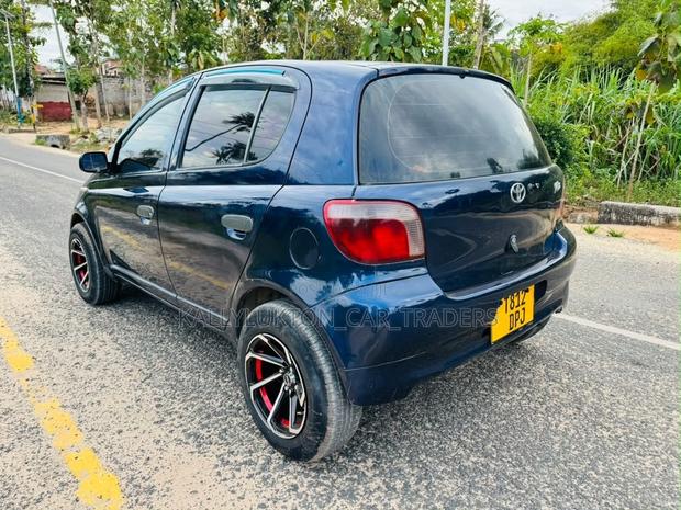 Toyota Vitz 2003 Blue
