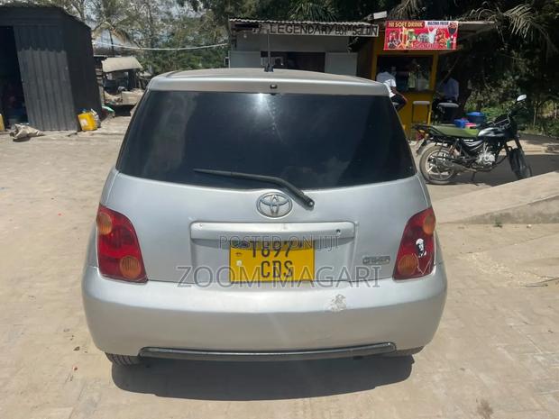Toyota IST 2003 Silver