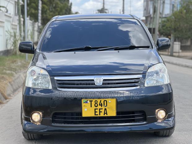 Toyota Raum 2004 Black
