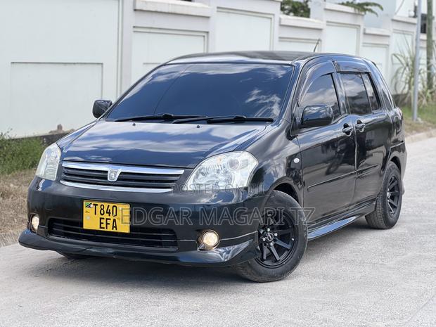 Toyota Raum 2004 Black