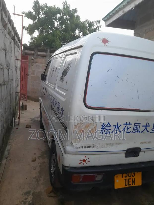 Mitsubishi Minicab Truck 2002 White