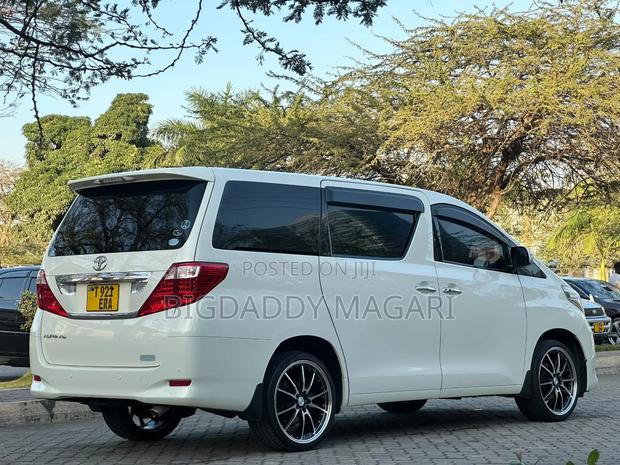 Toyota Alphard 2010
