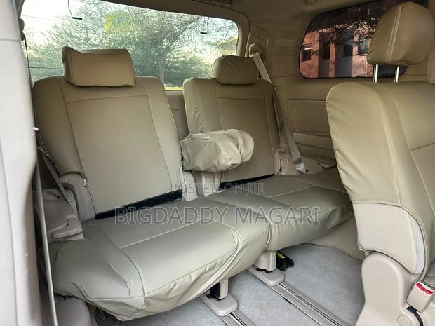 Toyota Alphard 2010