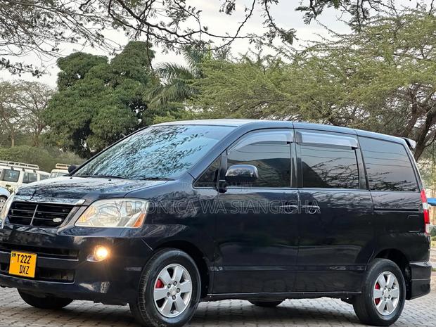 Toyota Noah 2004 Black