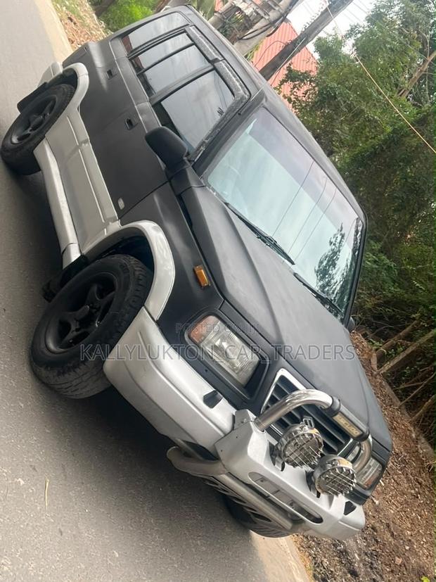 Suzuki Escudo 2002 Black