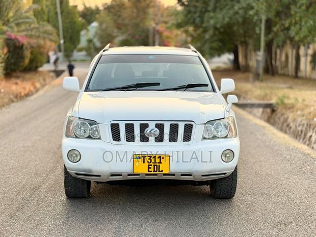 Toyota Kluger 2001 White