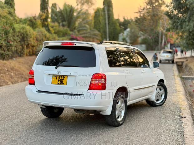 Toyota Kluger 2001 White