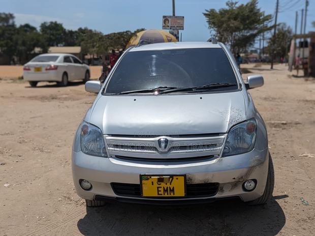 Toyota IST 2006 Silver