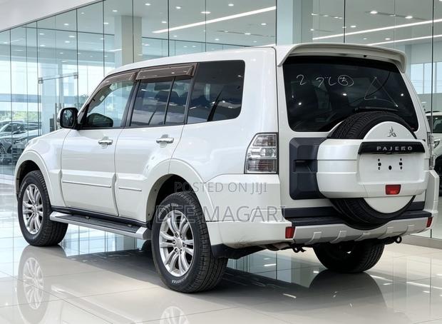 Mitsubishi Pajero 2013 Silver