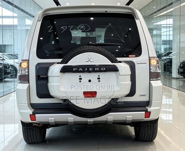 Mitsubishi Pajero 2013 Silver