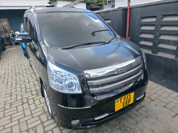 Toyota Noah 2012 Black