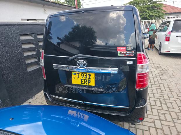 Toyota Noah 2012 Black