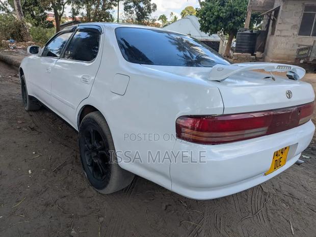 Toyota Cresta 2002 White