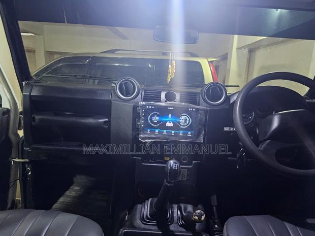 Land Rover Defender 2015 White