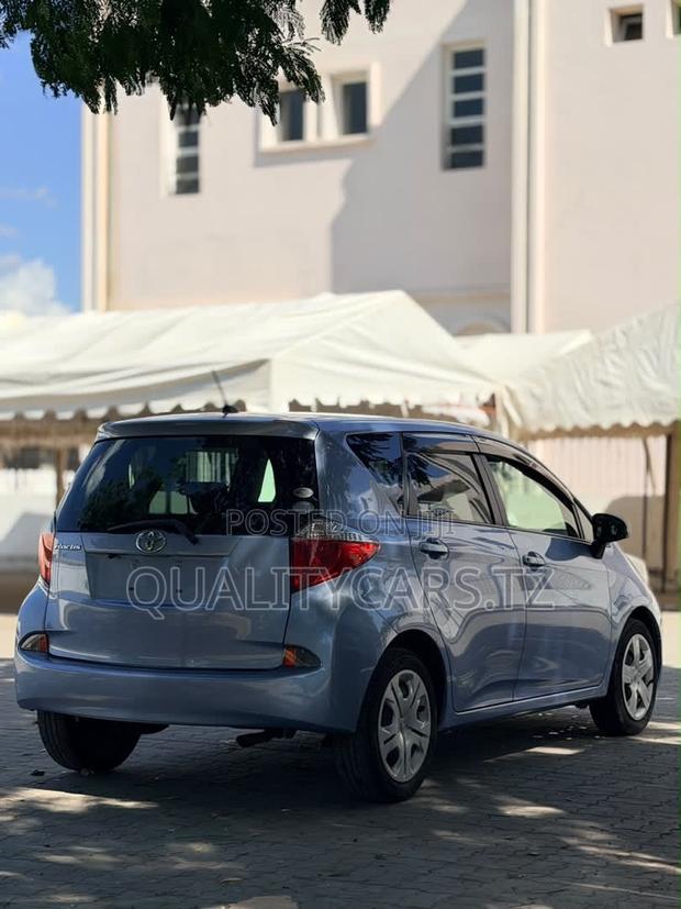 Toyota Ractis 2011 Blue