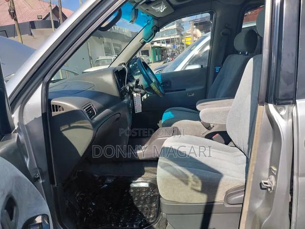 Toyota Noah 2001 Silver