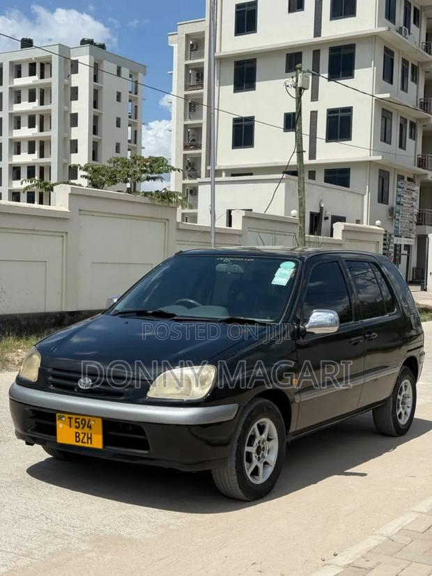 Toyota Raum 2004 Black