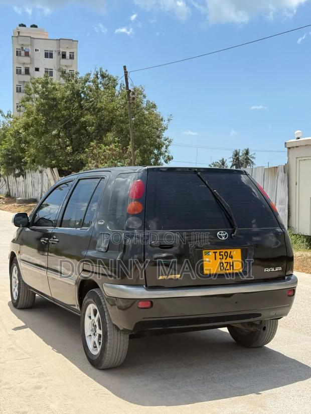 Toyota Raum 2004 Black