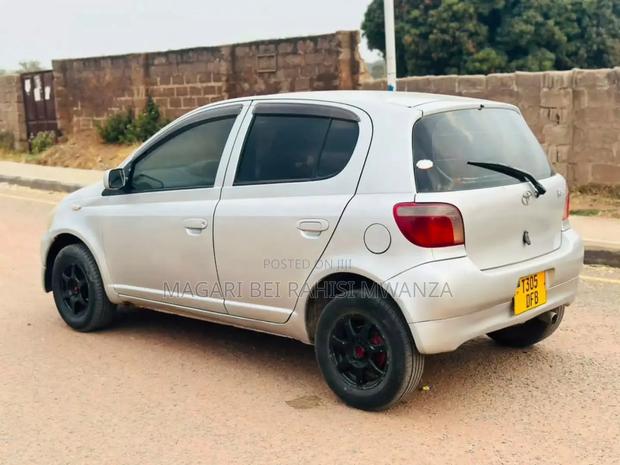Toyota Vitz 2003 Silver