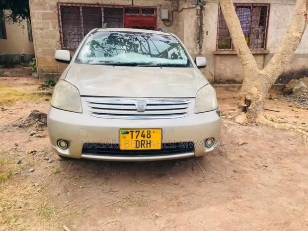 Toyota Raum 2005 Silver
