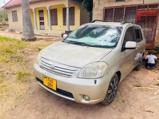 Toyota Raum 2005 Silver