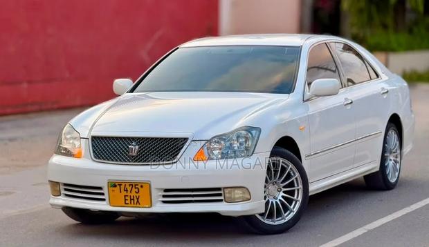 Toyota Crown 2006 White