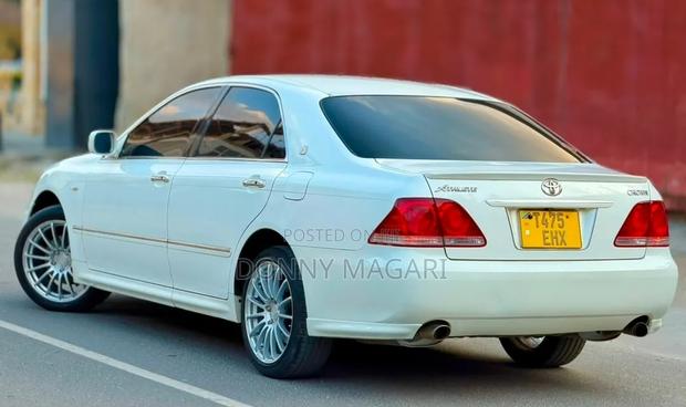 Toyota Crown 2006 White