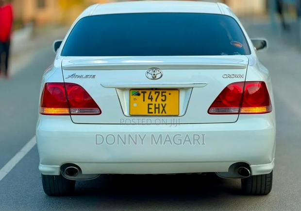 Toyota Crown 2006 White