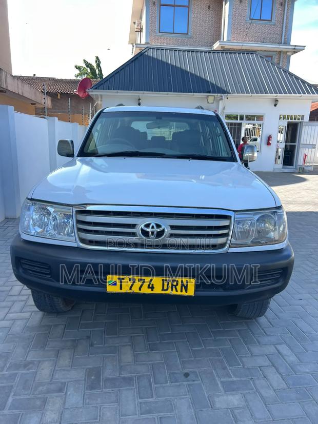 Toyota Land Cruiser 2007 White