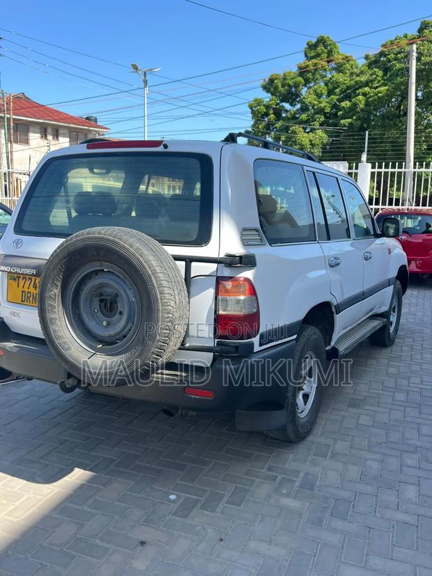 Toyota Land Cruiser 2007 White
