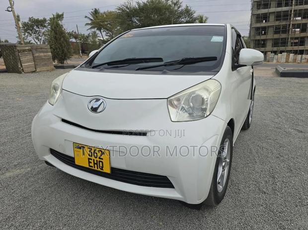 Toyota iQ 2008 White