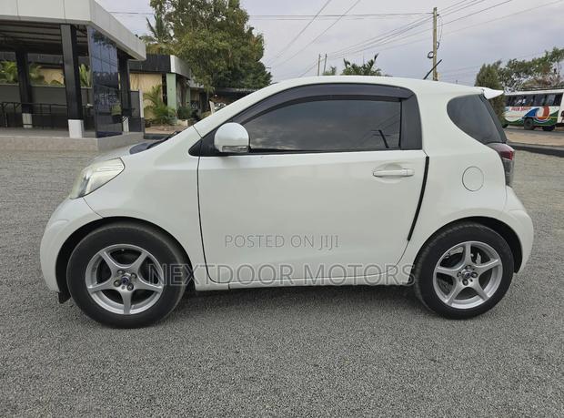 Toyota iQ 2008 White