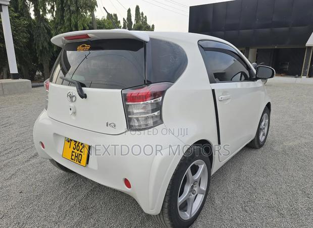 Toyota iQ 2008 White