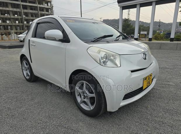 Toyota iQ 2008 White