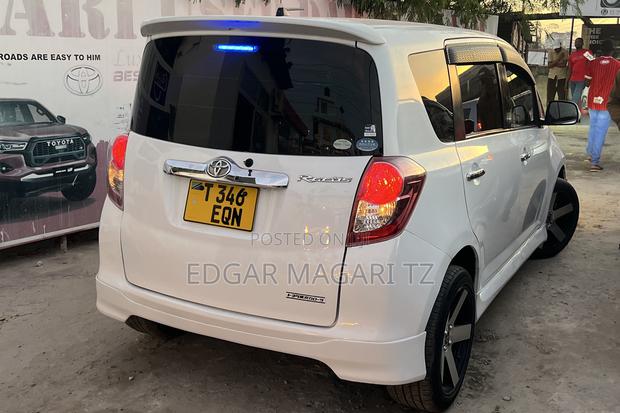 Toyota Ractis 2005 White