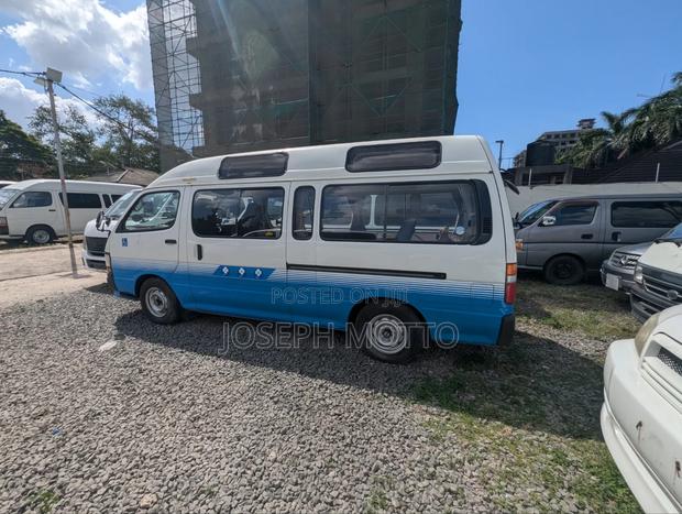 Toyota Grand HiAce 2002 White