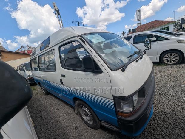 Toyota Grand HiAce 2002 White