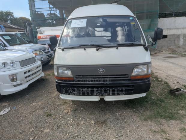 Toyota Grand HiAce 2001 White